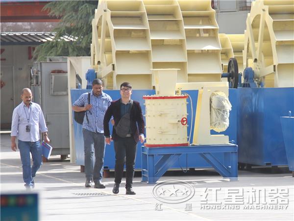 來廠參觀、了解洗砂機的客戶
