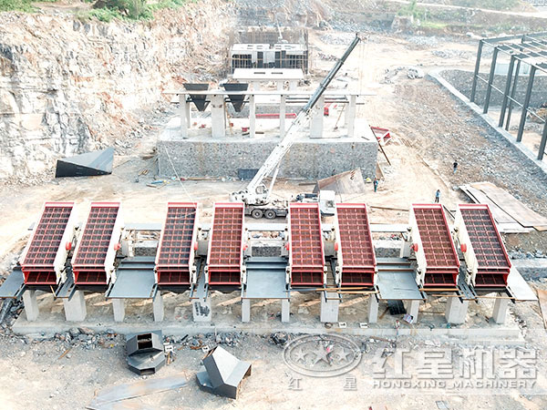 振動(dòng)篩安裝、調(diào)試現(xiàn)場