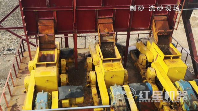 對(duì)輥制沙機(jī)客戶(hù)現(xiàn)場(chǎng)